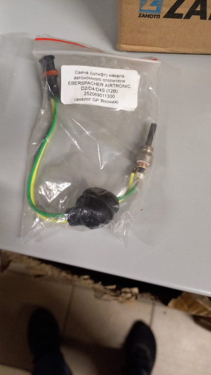 Свеча накаливания 12В E111/115 Airtronic D2/D4 (Япония) 252069011300 купить в Волгограде
